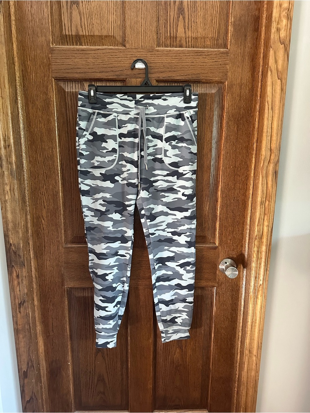 ZYIA Men's Gray Camo Joggers